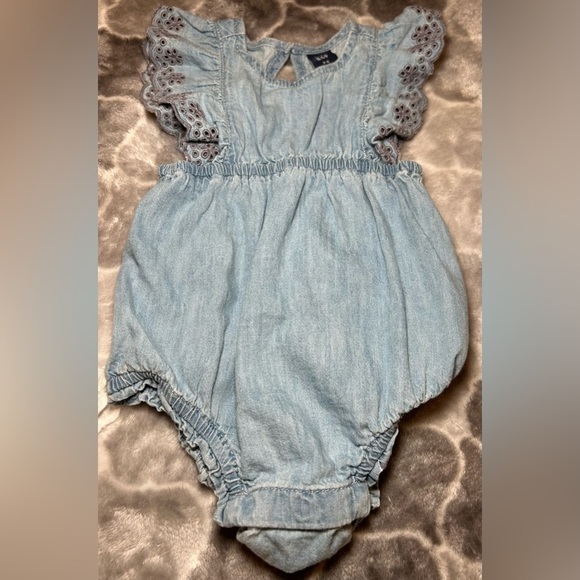 BabyGAP 2-Piece Baby Bubble Shorty One-Piece & Eyelet Bodysuit Dress/ Size 3-6M - Picture 7 of 9